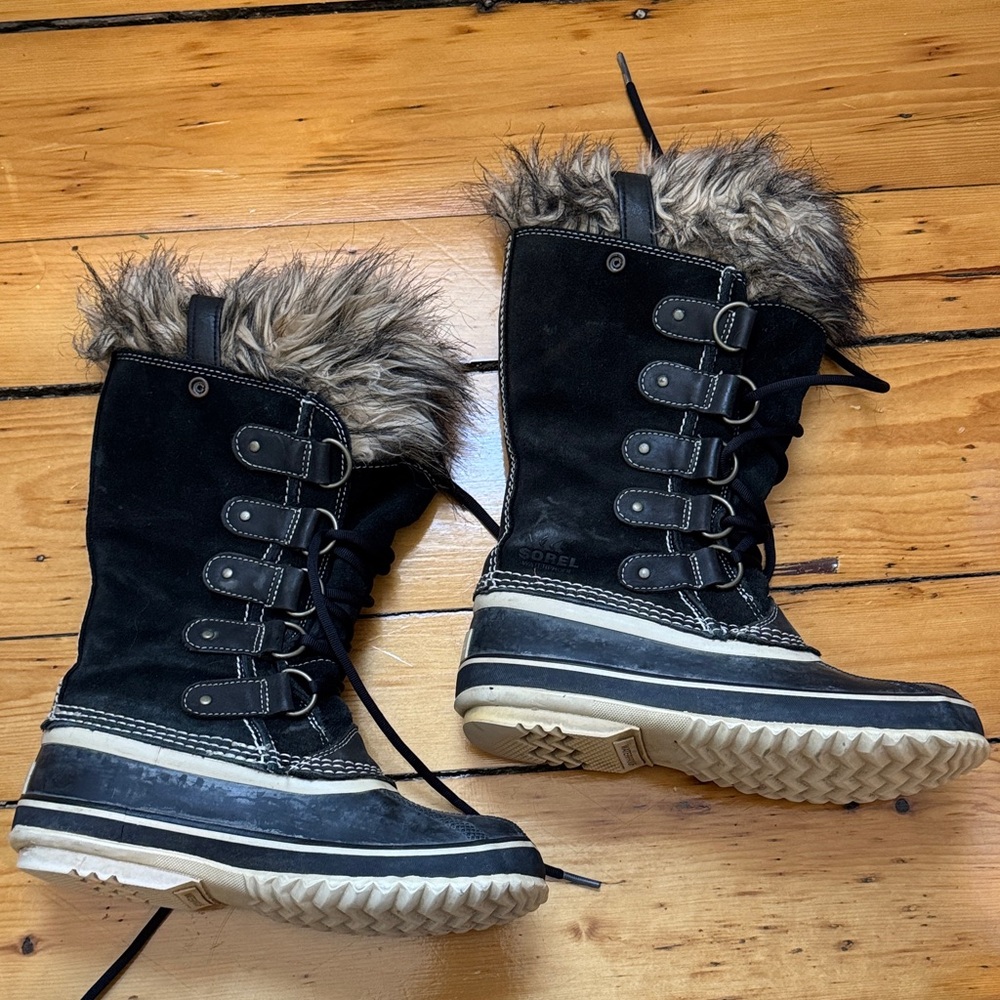 Sorel Black Faux-Fur Trim Lace-Up Winter Boots